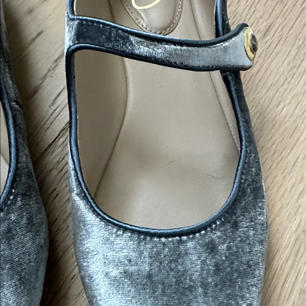 🦋1/2 OFF ENDS TONIGHT ONLY🦋Silver grey velvet Mary Jane flats🦋 - Picture 5 of 10